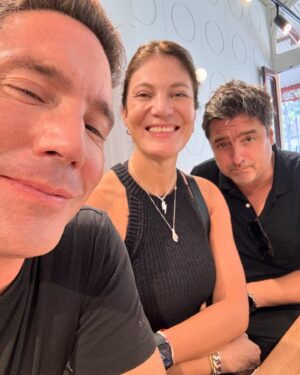 Francisco Saavedra Instagram - Día 0 Paseando por Melbourne y mañana camino a Filipinas para comenzar el Rodaje de #SociosPorElMundo3 hoy conocimos lugares preciosos y comimos un hot dog de camarones