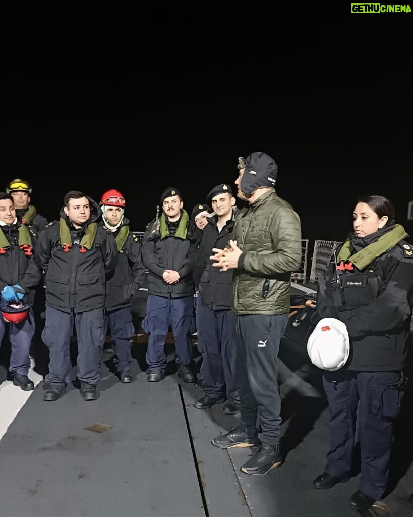 Francisco Saavedra Instagram - Gracias infinitas #PuertoEden Gracias a la @armada_chile por llevarnos hasta el último rincón de Chile Y Gracias a cada compatriota que abrió su corazón. A los televidentes que durante tantos años nos acompañan solo decirles que es emocionante saber que están ahí y que valoran la Televisión con contenido y tantos mensajes de amor y cariño espero que toda esa energía y cariño se les multiplique. A las autoridades por favor no abandonen #Puerto Edén , sus niños necesitan conectividad, su gente necesita que se les deje de invisibilizar ❤️ #PuertoEden #LugaresQueHablan2024