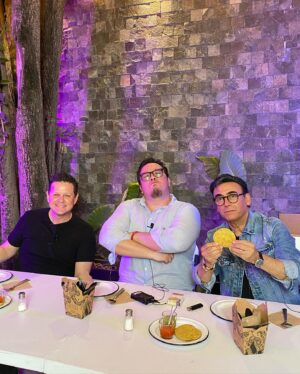 Franco Escamilla Instagram - Ya empezó la misa, corran a YouTube. #AmosDelUniverso