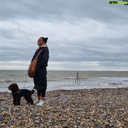 Freema Agyeman Instagram - That necessary reboot when there is so much going on out there. Re-centre, re-focus, re-frame. Going inward to propel onward. Distilling the sound of your own voice with clarity. Hope you have time for some introspection this week fam. #mondaymusing #Ziggy&me 🐕‍🦺 #foreverstealingmatesdogs