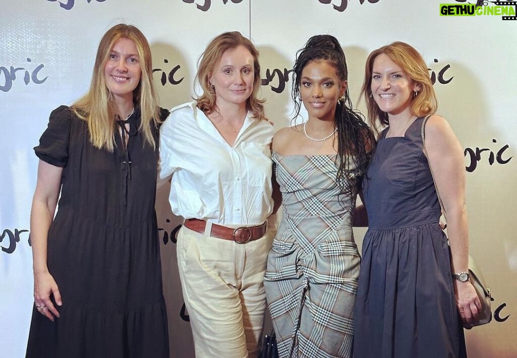 Freema Agyeman Instagram - •Reposted @withregram • @sarahcamlett Surround yourself with brilliant women. Proud to be #TeamFreema. Our girl smashed it on stage tonight. @freemaofficial @matildamorroghryan @hayleyastubbs @lyrichammersmith #GodOfCarnage #PressNight #BookNow ••• Mah women mah women!!! My career queens!! The safety, support and inspiration I’m blessed to receive from this tribe of beautiful women is REAL!!! Thank you sisters for helping to architect and craft my professional life & career. And always looking after my best interests!! So grateful for youse @sarahcamlettsecretagent @matildamorroghryan @hayleyastubbs 💫✨⭐️ Love yas!! X
