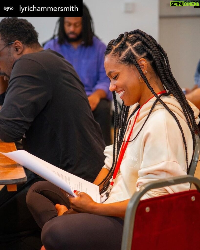 Freema Agyeman Instagram - •Posted @withregram• @lyrichammersmith And we're off 🚀 Happy first day of rehearsals to the cast and creative team of #GodOfCarnageLyric We can't wait to see this Olivier and Tony winning comedy on our stage from 01 Sep. 📸 @dmlkvideo #freemaagyeman #YasminaReza #ChristopherHampton #AriyonBakare #darkcomedy #Godofcarnage #lyrichammersmith