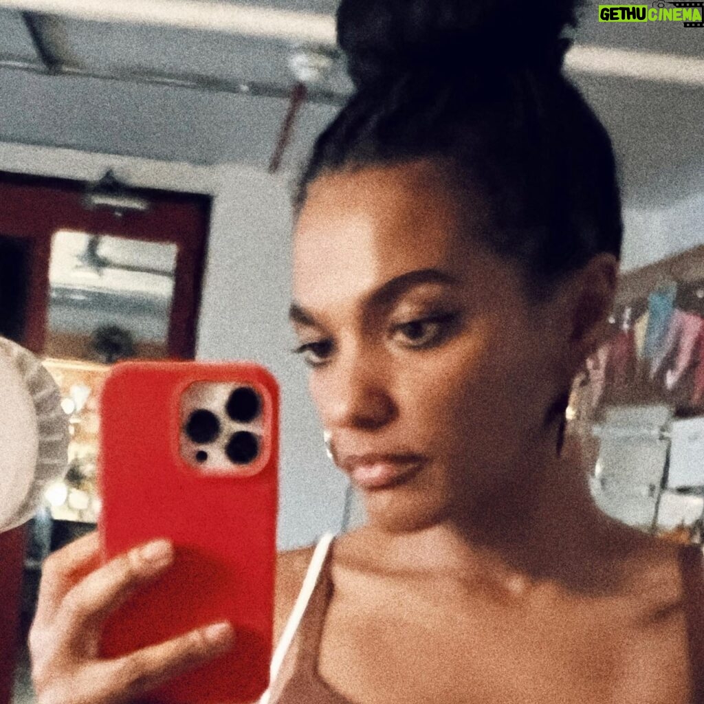 Freema Agyeman Instagram - This is the last week of #godofcarnage @lyrichammersmith!!!! That makes me Saaad. 🥹🥹 This job, and brilliant team, have brought me such utter joy - forever leaving an indelible mark on my artist heart. But all good things... I consciously embrace the beauty, and the transience, of happiness & sadness. ALLLLL them feels are most valid and welcome. Everything is temporary. And life is wonderful and full of adventure. Catch us while you can! 1 WEEK LEFT! #mondaymusing #dressingroomselfie #godofcarnagelyric #alltheworldsastage