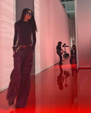 Freya Allan Instagram - @versace @donatella_versace thank you!! ❤️‍🔥❤️‍🔥