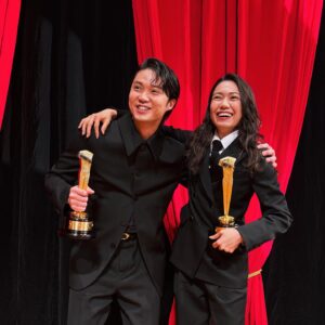 Fumi Nikaido Instagram - お磯さん

同世代の俳優部と作品をご一緒できること、励みになります。磯村くん、おめでとうございました👏

@hayato_isomura