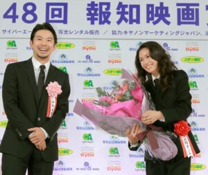 Fumi Nikaido Instagram - おそろいみたいな私たち💐

太賀くんがくれた言葉が、また一つ、私を救ってくれました。
太賀くん、ありがとう。

#月