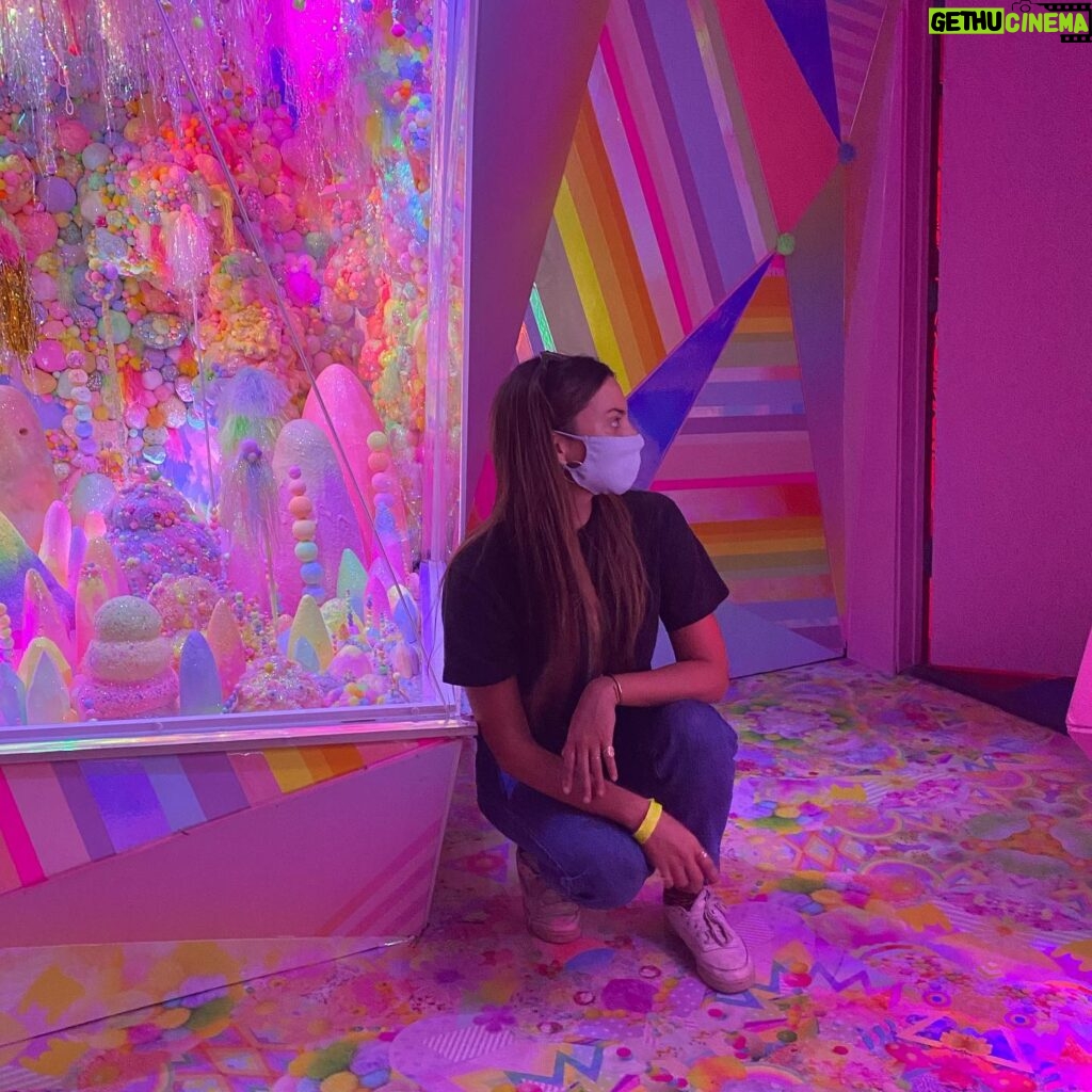 Génesis Rodríguez Instagram - My day at @meow__wolf Alien 👽 is at home . Thank you @scott_leeds for the animation!