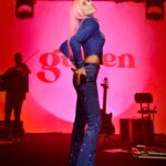 Gülşen Instagram - Aslında gitsek ya biz daha ileri.. 💙