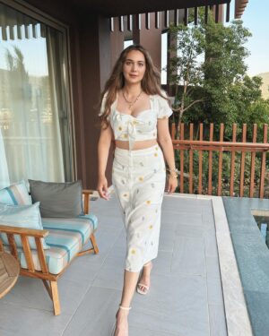 Gülsim Ali Instagram - Uzun zamandır yapmak istediğim şeyi yaptım,  @ahmetcobain ve ekibine güvendim ve işte karşınızda yenilenmiş bir 🌹✨