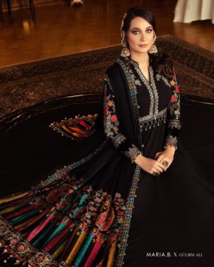 Gülsim Ali Instagram - @mariabofficial X Gülsim Ali 
And we are back once again with more love, unity and glamorous fashion! I am so excited to finally reveal the first look of Pakistan’s biggest and most-awaited Winter Linen Collection 2021!! My favorite top designer of Pakistan, Maria.B. has launched her luxurious designs and I can’t wait for you all to view this exceptional collection! 🇵🇰🇹🇷 #MariaBxGulsimAli

Jewelry by: Maria B. Jewelry
#PakistanxMariaBxTurkey #Linen21 #MariaB #UnitingCultures #MariaBLinen #Unstitched #MariaBPakistan