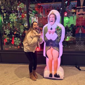 Gabby Barrett Instagram - “I’m sorry I ruined your lives and crammed 11 cookies into the VCR” - Buddy ✨🤎 Merry Christmas yall!