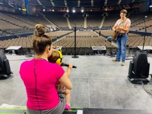 Gabby Barrett Instagram - She gets to see what mommy & daddy get to do! 💘 see you tonight Florida! Night 2!