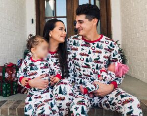 Gabby Barrett Instagram - Merry Christmas! 🎄 
Thankful for our salvation in Christ, & the love God poured out on His people by sending His Son to die on a cross for our sins. We are not worthy! 
Have a blessed & joyful day in remembrance of Our King. ❤️