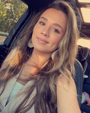 Gabby Barrett Instagram - Happy Monday! How are y’all liking the new album? Fav song?