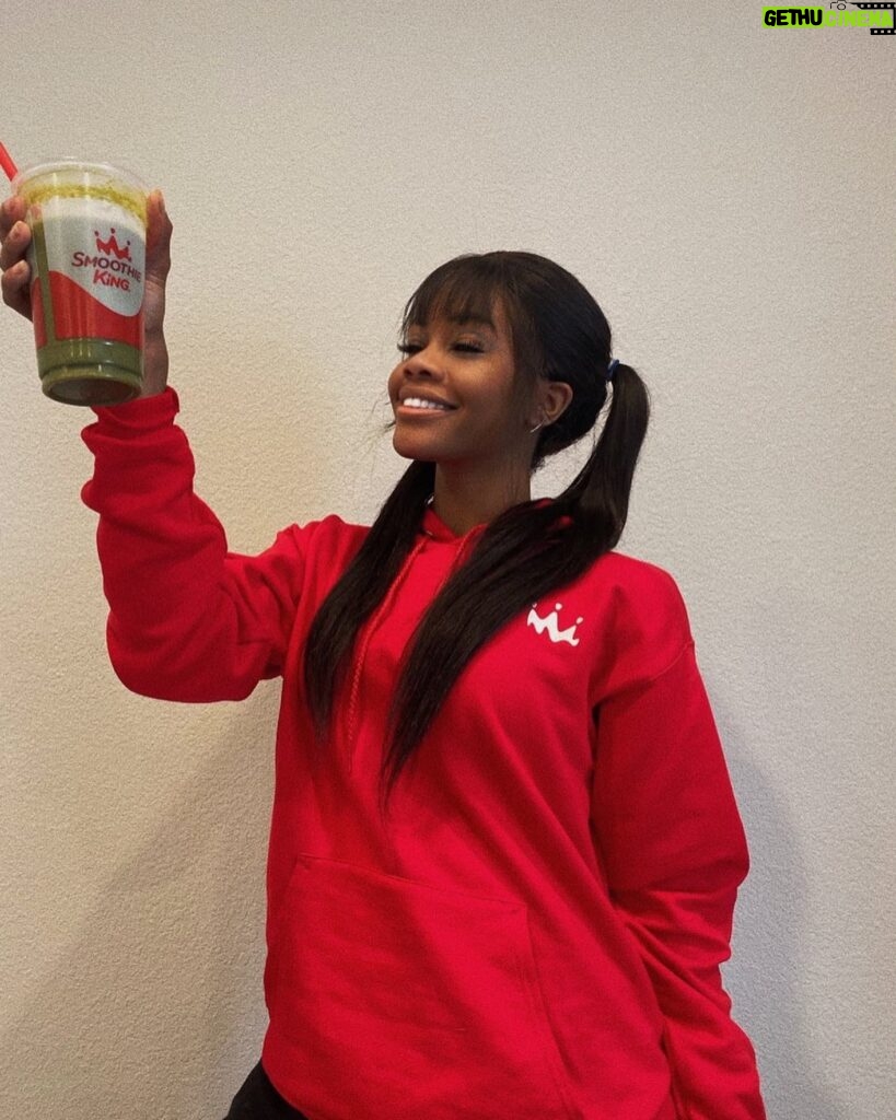 Gabby Douglas Instagram - Teamed up with Smoothie King to add the new stretch & flex smoothies to my daily fitness routine because flexibility and healthy joints are a must! Get a free sample in tart cherry or pineapple kale plus a chance to win autographed gear from me with their healthy rewards app through 3/11. Check @smoothieking for more details .  #ad   #ruletheday #stretchflex 🖤