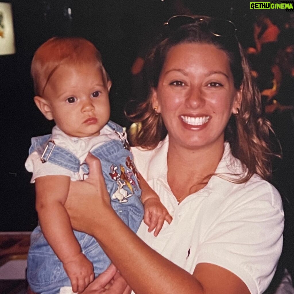 Gabi Butler Instagram - i’ve been trying to sit down and put my thoughts into words for the past few days now. I honestly don’t even know where to start but here it goes…. I just lost someone i held so close to my heart. My beautiful aunt who cared so much about everyone that came into her life. A living angel on this earth. She was such a bright light and I want to take a second to just talk about her because she truly was such a beautiful soul 🤍 no words can even explain how much I miss her. To anyone who is “fighting” or “not on good terms” with someone you love, it is not worth it. Life is too short to hold things over people, because you never know when it’s gonna be your last time seeing them. I wish i could have given her 1 last hug and tell her I love her with everything in me. Hold each other close, tell your loved ones you love them, cherish and appreciate every moment you have with them 🙏🏽 love, love, love the people who matter. I love you auntie jeanie. You will always and forever be in my heart and thank you for teaching me so many different things. rest easy my angel. You will always be missed.