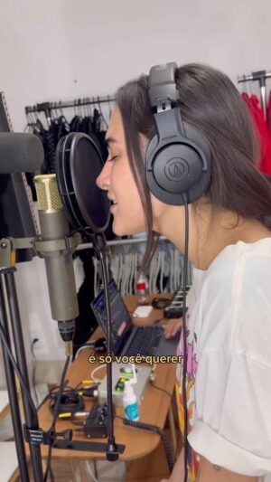 Gabi Melim Instagram - 07.02.2024 - primeiro dia de gravação das vozes do disco 🤍