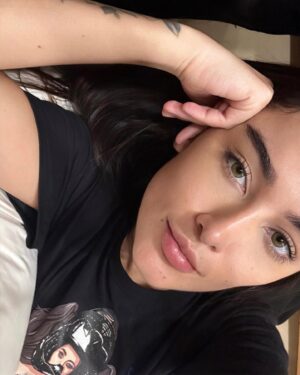 Gabi Melim Instagram - um pouco de música, um pouco de mato ✨ e o disco tá cada vez mais perto 🥲🥹💿