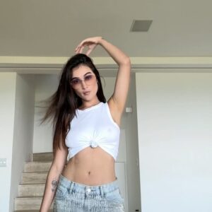 Gabi Melim Instagram - ficar longe de você, não tem mais nada a ver 💘