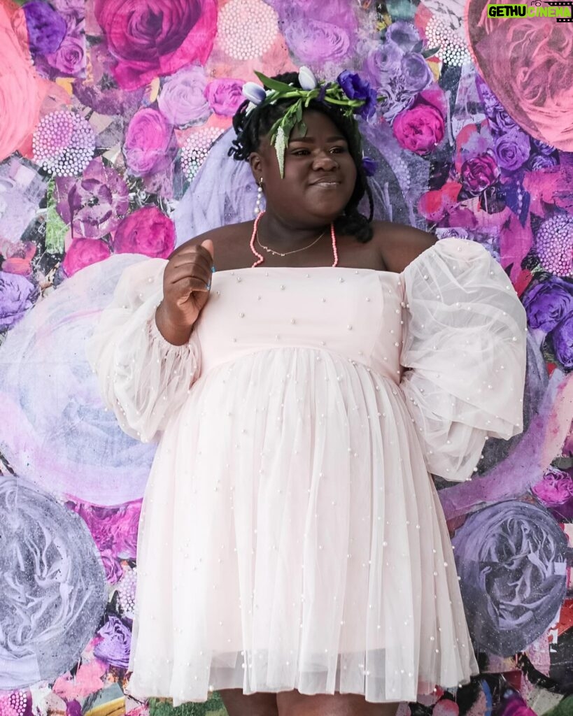 Gabourey Sidibe Instagram - Late because I lack focus but weeks ago, my friends @janeikajames @jasheikajames @ayeprahl_badu and @kperryjr threw @brandontour and I the perfect baby shower! It was perfect because it was so intimate and private and I didn’t have to lift a finger because it was mostly a surprise! Brandon and I really appreciate the love for our little family, especially because we are so bad at throwing parties, and being celebrated, but we need to work on that because we have 2 lil lives that deserve celebration so we’ll get it together by their 1st birthday!…..Maybe their 2nd birthday. 5th birthday for sure! Either way, I know my village will jump me and whoop my ass if I try to slide by without giving these babies a proper party and I love that for them! And me! We are so lucky to have friends like them💜💖💜💖