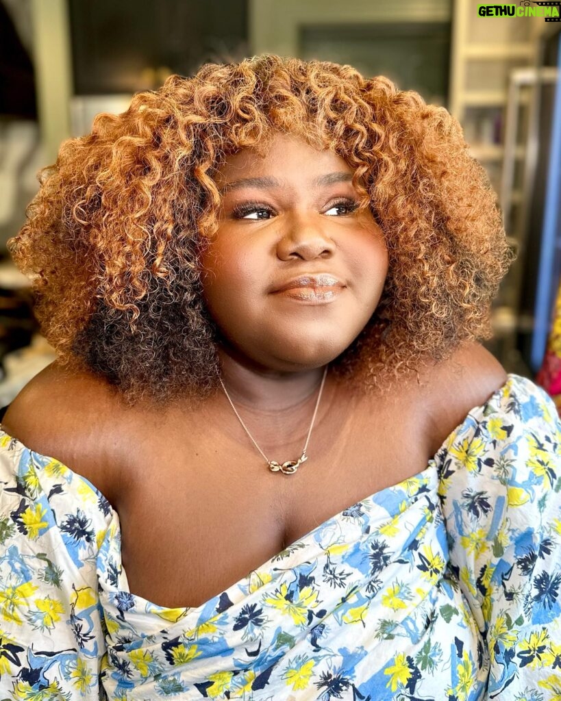 Gabourey Sidibe Instagram - Baby the hair ( @misscopeland310 ) the makeup ( @tobyfleischman ) this top (styled by @kellyaugustine ) and the lighting really teamed up on my ass!