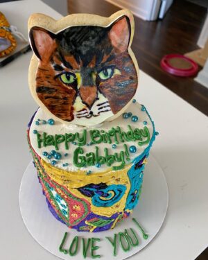 Gabourey Sidibe Instagram - Showing my mom pics of my Quarantine Birthday Cake from May (NOT TODAY) and just remembering how my mans DID THAT!  An African Print cake with a cat cookie on top😻

Edit : It’s still NOT MY BIRTHDAY but this cake is from @miskichicago !!!