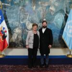 Gabriel Boric Instagram – Junto al canciller @AlbertoVanKlaveren y la ministra (s) @Heidi.Berner.Herrera, recibimos en La Moneda a la directora del Fondo Monetario Internacional (FMI), Kristalina Georgieva, al director del Departamento del Hemisferio Occidental del FMI, Rodrigo Valdés, y a la jefa de la Misión de Chile del FMI, Andrea Schaechter, con quienes sostuvimos una importante conversación en torno a los avances económicos que ha tenido Chile y el trabajo para seguir creciendo más y mejor.