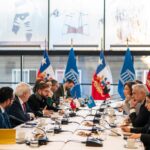 Gabriel Boric Instagram – En este Día Mundial de la Libertad de Prensa, @unesco nos plantea el desafío de pensar en una “prensa para el planeta” donde tenemos que enfrentar dos temas que confluyen: el de la protección de los defensores ambientales y el de la garantía al ejercicio del periodismo y la libertad de expresión.

Sin libertad de expresión no hay democracia ni posibilidad de llevar luz a los fenómenos que amenazan nuestra convivencia, en lo local y en lo global. Por eso, este encuentro es tremendamente importante, valiente y necesario. Agradezco a @voceriadegobierno y @cancilleriachile por la organización y el gran trabajo que han realizado para que este evento sea posible.