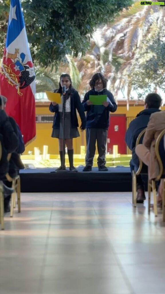 Gabriel Boric Instagram - Matilda y Tomás nos mostraron los resultados del programa “Mejor Escuela” en Marchigüe, una iniciativa que mejora la eficiencia energética y el aislamiento térmico de los colegios. Gracias por recibirnos con tanto cariño en su querida Escuela Pailimo!