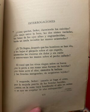 Gabriel Boric Instagram - Antes que termine el día, y en homenaje al natalicio de nuestra gran Gabriela Mistral, les comparto dos poemas de su desgarrador “Desolación” de 1922: 

Interrogaciones / Himno a un árbol

Un abrazo