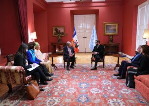 Gabriel Boric Instagram - Bienvenido a nuestro país @AntonioGuterres y a todos los Jefes Ejecutivos de las Naciones Unidas. Es un honor para Chile ser el primer país latinoamericano escogido como sede de la reunión de los más altos representantes de la @ONU_es. 

Su visita es reflejo de la fructífera colaboración y compromiso de Chile con el Sistema de Naciones Unidas y, al mismo tiempo, del gran aporte que este organismo ha realizado a nuestro país.