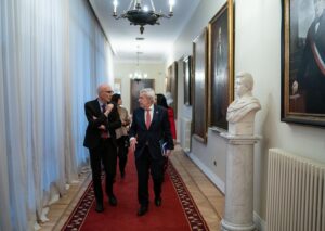 Gabriel Boric Instagram - Esta semana recibiremos en Chile a la Junta de Jefes Ejecutivos del Sistema de las Naciones Unidas y en su antesala, me reuní en La Moneda con el Alto Comisionado de @ONUDerechosHumanos, Volker Türk, encuentro en el que me acompañó el canciller @AlbertoVanKlaveren y el ministro (s) de Justicia, @JaimeGajardoFalcon.
