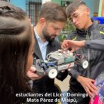 Gabriel Boric Instagram – No tengo ninguna duda que el futuro de Chile está íntimamente vinculado a la transición energética y en Chile hay un tremendo potencial. Muestra de ello son las y los estudiantes del @ldmpoficial con su equipo @Stage_hidrogeno, quienes fueron los primeros en Latinoamérica en clasificar al Horizon Hydrogen Grand Prix, torneo dedicado a impulsar la aplicación y uso del hidrógeno verde. Sigan adelante!