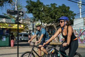 Gabriel Boric Instagram - Hablar de deporte es hablar de recreación, de uso del tiempo libre, de disciplina y de mejor salud. El deporte también es seguridad y comunidades más unidas. Por eso queremos que todas y todos puedan ocupar los espacios públicos y el deporte es un gran camino para lograr ese objetivo. 

Que este Día del Deporte nos sirva de motivación para el resto del año!

Gracias ministro Pizarro y a todo el gabinete que se sumó a la invitación de practicar deporte hoy ;)