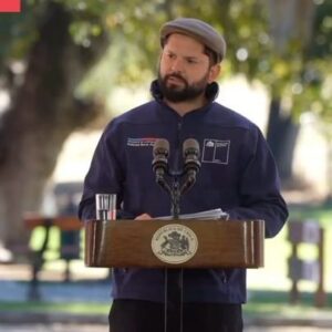 Gabriel Boric Instagram - Los jóvenes que sirven a la Patria están bajo el cuidado del Ejército y tienen que ser tratados con dignidad. Por eso, le instruí a la ministra de Defensa Nacional, @Maya_Fernandez_allende que tomara contacto con el Comandante en Jefe del Ejército, General Javier Iturriaga, para que el viernes asistan a La Moneda y personalmente me detallen los hechos y todas las medidas que se van a tomar para que esto no vuelva a ocurrir. 

Todo mi apoyo y el del Estado está con la familia de Franco en este difícil momento y por eso, este lunes me voy a juntar con su mamá, Romy Vargas. No podemos permitir que esto vuelva a suceder. Por la memoria de Franco corresponde conocer toda la verdad, que se esclarezcan los hechos y se asuman las responsabilidades que correspondan. Verdad y justicia.