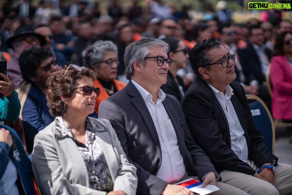 Gabriel Boric Instagram - Desde Calama, el corazón minero de Chile, celebramos hoy la entrega de 93.600 millones del Royalty Minero para 307 comunas del país para atender las urgencias y prioridades de las familias chilenas. El Royalty Minero es desarrollo, justicia social, descentralización y un Estado más presente. No hay duda de que cuando se fortalecen los gobiernos locales se fortalece nuestra democracia.