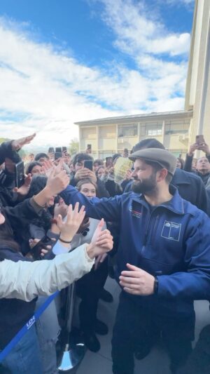Gabriel Boric Instagram - Gracias por el cariño a todos los estudiantes de la Universidad de O’Higgins!