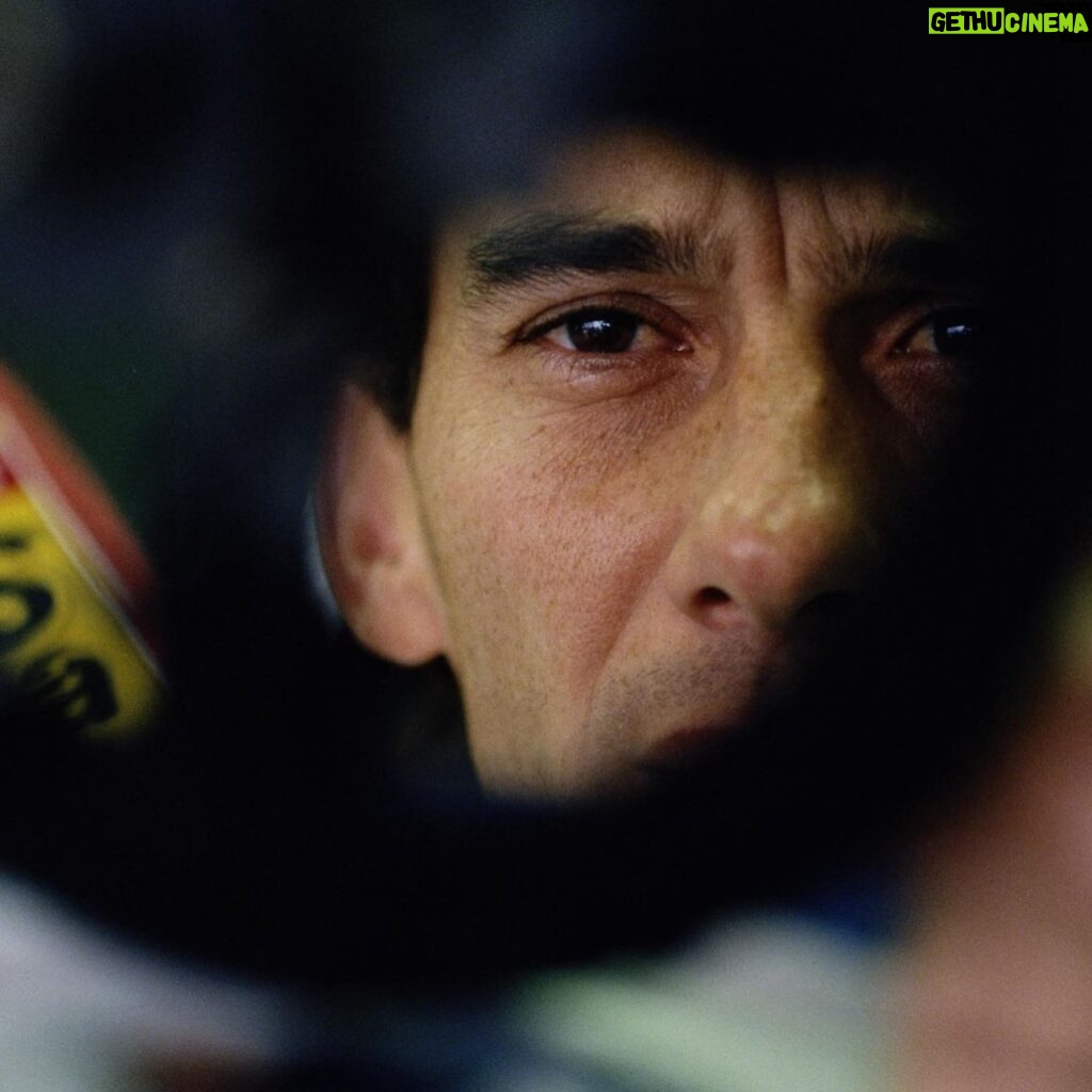 Gabriel Medina Instagram - Feliz aniversário ao nosso eterno Ayrton Senna. Minha maior inspiração, exemplo e orgulho. ❤️ 🏎️ 🇧🇷🖤 Happy birthday to my biggest inspiration Ayrton Senna. 🖤🏎️❤️