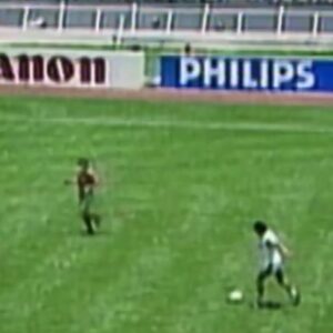 Gabriel Montiel Instagram - Refuerzo bomba!!!! El anotador del considerado mejor gol en la historia de todos los mundiales se integra hoy al #PelucheCaligar: Él es #ManuelNegrete que con su experiencia y carisma refuerza al equipo más querido de México para el partido que va por el honor de las ligas ante Pío! Nos vemos en el estadio Azteca a las 3 de la tarde!!!!