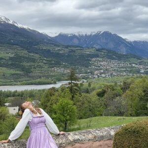 Gabriela Fadel Instagram - Quando sua amiga te chama pro casamento dela em um castelo nos Alpes franceses, você vai. Foi especial demais presencial viver esse momento com vocês!