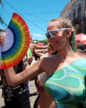 Gabriela Fadel Instagram - Esse leque não sobreviveu nem ao primeiro dia de carnaval