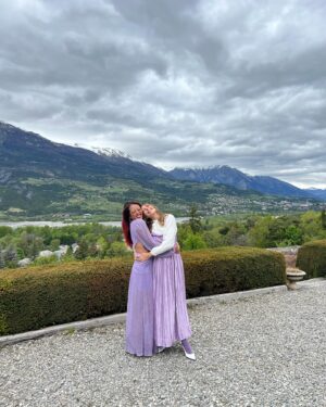 Gabriela Fadel Instagram - Quando sua amiga te chama pro casamento dela em um castelo nos Alpes franceses, você vai. Foi especial demais presencial viver esse momento com vocês!