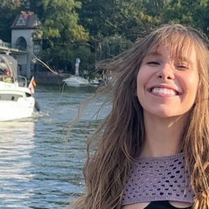 Gabriela Fadel Instagram - Foram 40 dias em Berlim que me deram uma família e um gosto por tecno 💕 esquisito ir embora