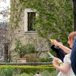 Gabriela Fadel Instagram - Quando sua amiga te chama pro casamento dela em um castelo nos Alpes franceses, você vai. Foi especial demais presencial viver esse momento com vocês!