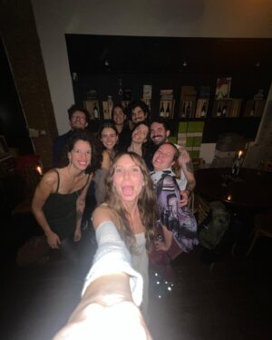 Gabriela Fadel Instagram - Foram 40 dias em Berlim que me deram uma família e um gosto por tecno 💕 esquisito ir embora
