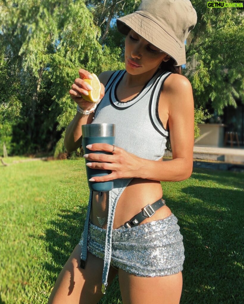 Gabriela Sari Instagram - hagamos limonada 💪🍋🍋🥵☀️ &que la vida siempre nos de limonesss