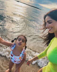 Gabriela Sari Instagram - Que alguien nos explique porque las vacaciones son el mensaje de voz en x2🥹🌊🌊🌊🐠🧜‍♀️🌞🇺🇾
