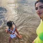Gabriela Sari Instagram - Que alguien nos explique porque las vacaciones son el mensaje de voz en x2🥹🌊🌊🌊🐠🧜‍♀️🌞🇺🇾