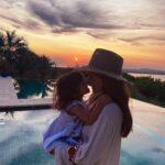 Gabriela Sari Instagram - Hoy y ayer 😍mismo lugar 4 años atrás☀️ Cuando escuchen que dicen; pasa rápido el tiempo, crean porque así es! Mientras.. quiero disfrutar los atardeceres con vos, escuchar tus historias y que escuches las mías , que ríamos juntas y nos escondamos allá atrás , en el horizonte, donde descubro el color de tus ojos , el color del infinito. Te amo Donna, mi bebita hermosa verte crecer 🙏🏼es lo más lindoo de la vida 💕💕💕
