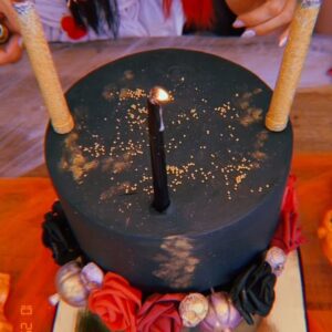 Gabriela Sari Instagram - Halloween Birthday🎃🎂👻🎉

Un poco del finde cumpleañero 
Familia, amigos ,el rédalo de la vida ♥️

Gracias por acompañarme siempre ☀️

@tarotrodante @wheniwishentretenimiento 
@sisucafeva @majomartincakes 
@annier_catering @cotillonmayoristaolivia 
@maguistyle_. @el.rincon.de.valentina